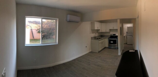 Foto del edificio - Newly Remodeled 2 Br 1 Ba Addition Perched...