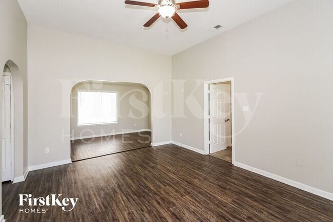 Building Photo - 4596 Fontaine Pl