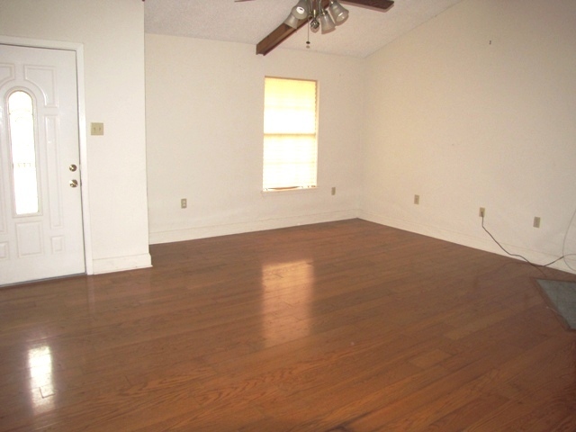 Building Photo - 3BR/2BA Between Old Jefferson and Airline ...