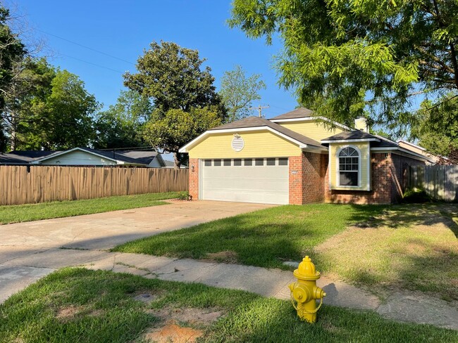 Building Photo - Updated Bossier Home