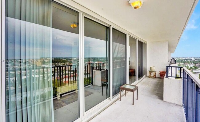 Foto del edificio - 531 N Ocean Blvd