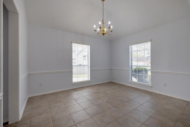 Building Photo - 3727 Temple Dr