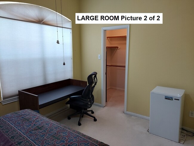 Building Photo - 8934 Aberdeen Oaks Dr