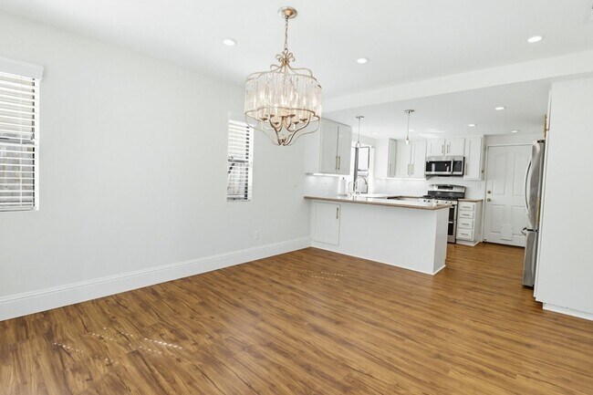 Foto del edificio - Stunning Upgraded 4BR Home with Pool in Desirable Rancho San Diego – Move-In Ready