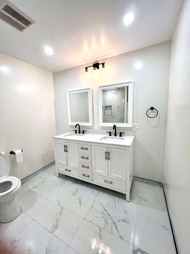 Building Photo - 1656 S Crescent Heights Blvd