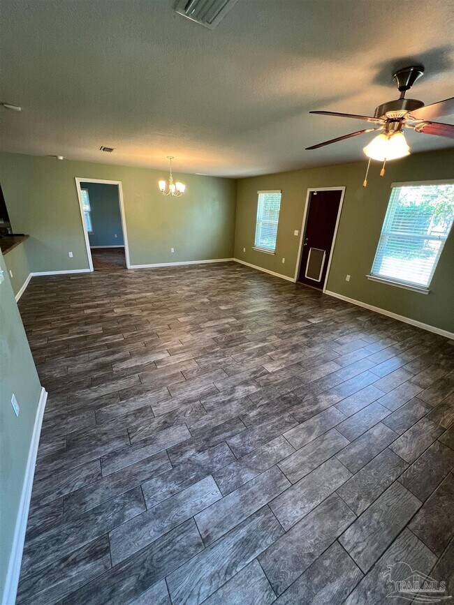 Building Photo - 137 Creekview Dr