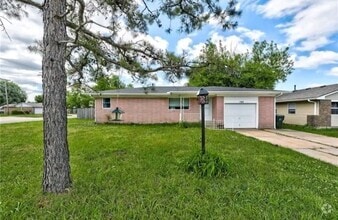 Building Photo - 700 Terry Dr