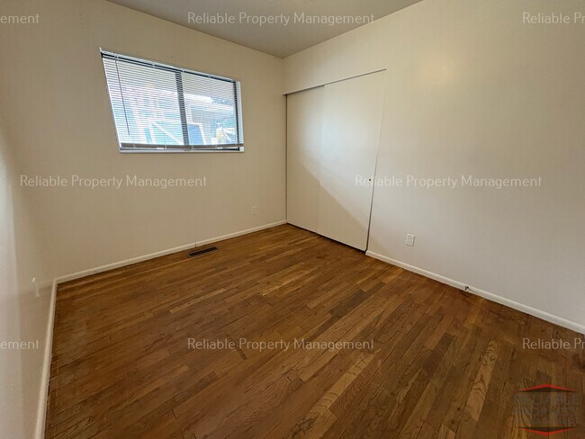 Foto del edificio - 2650 E 17th St