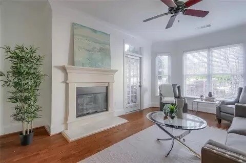 Foto del edificio - 825 Highland Ln NE