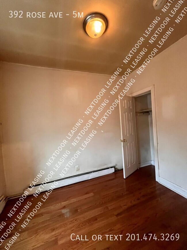 Building Photo - 392 Rose Ave