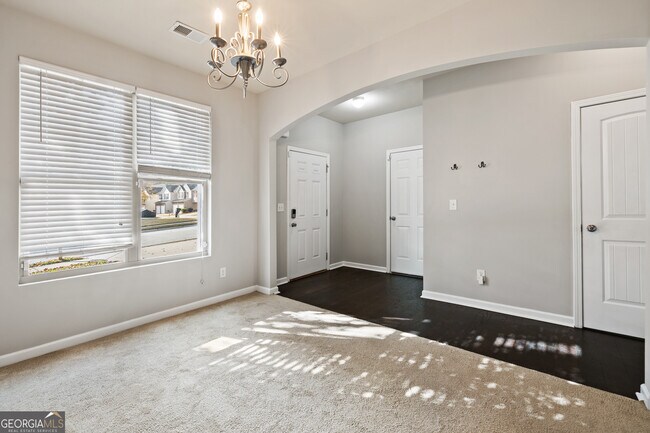 Foto del edificio - 5884 Little River Rd