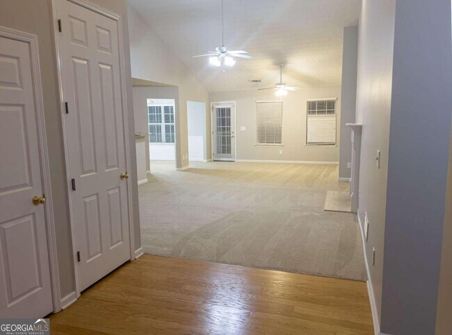 Building Photo - 4011 Oak Crossing Dr NE