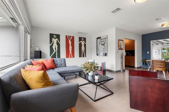 Foto del edificio - 425 NE 114th St