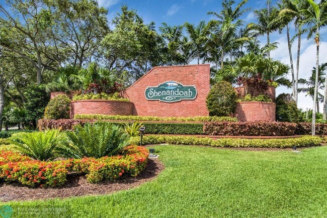 Foto del edificio - 900 Richwood Terrace