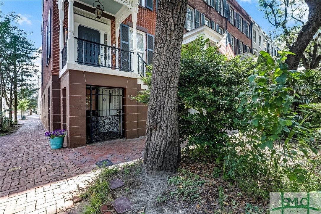 Primary Photo - 29 E Jones St