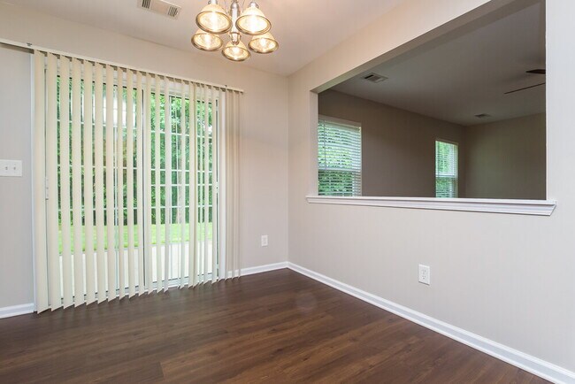 Foto del edificio - 2770 Mayfair Dr