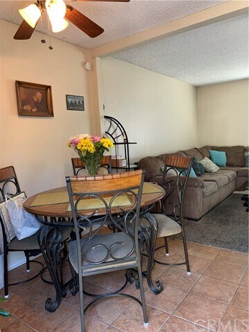 Foto del edificio - 16850 Village Ln