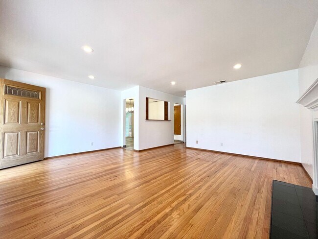 Foto del edificio - Updated 3-Bed / 2-Bath Single-Family Home!