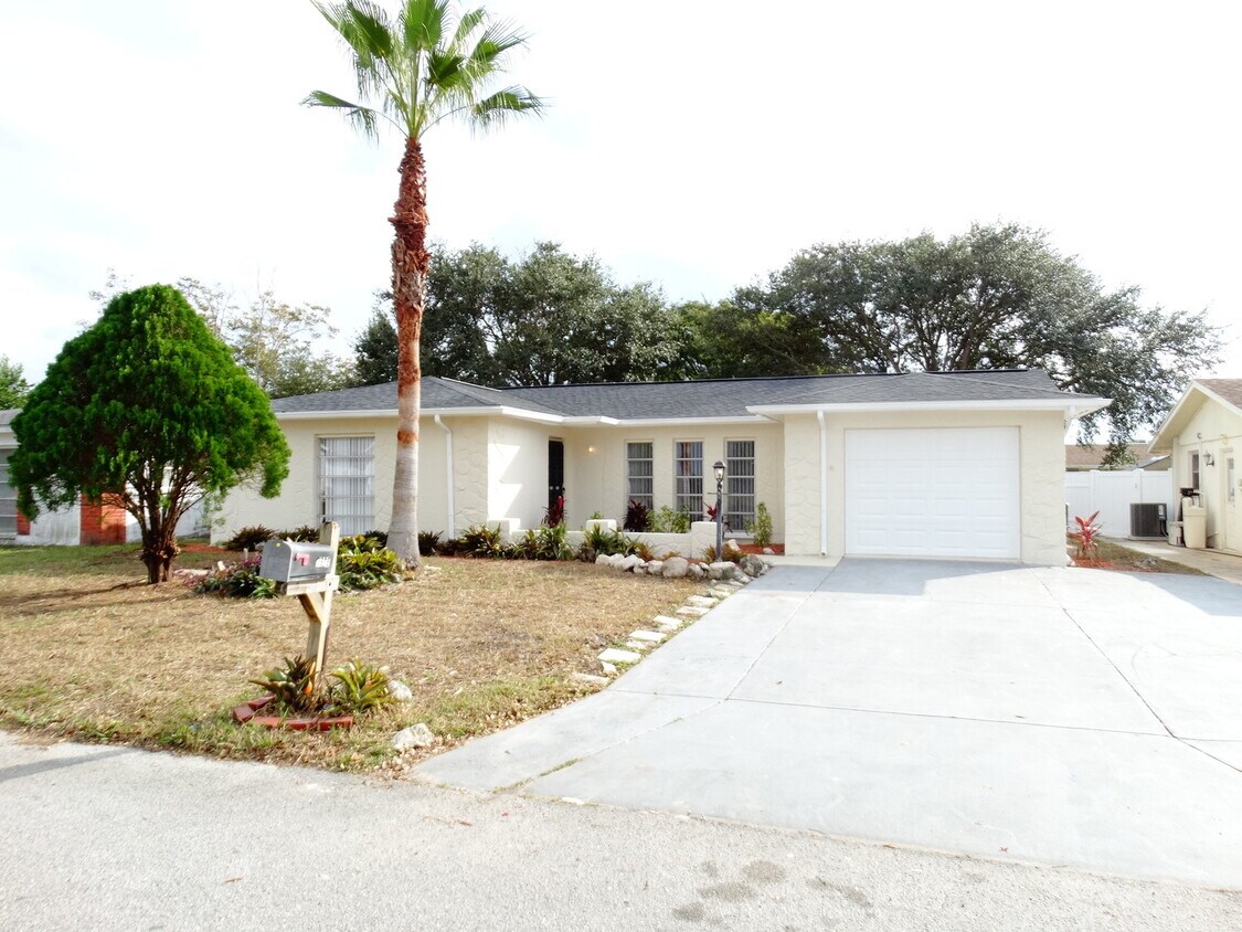 Primary Photo - Newly Renovated Spacious 3/2/1 In Port Richey