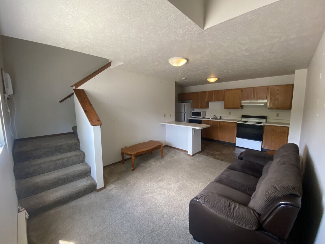 Primary Photo - 401 E Vernon Ave