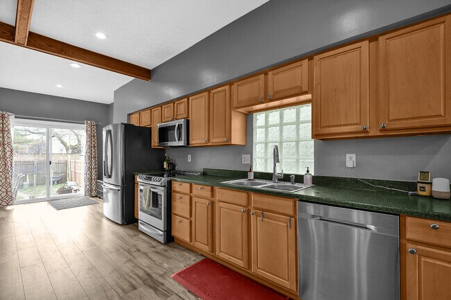 Building Photo - 1049 Fair Ave