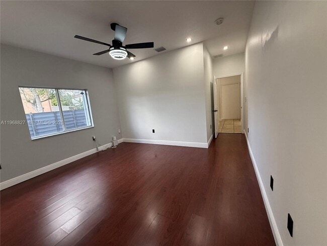 Foto del edificio - 1877 SW 155th Ave