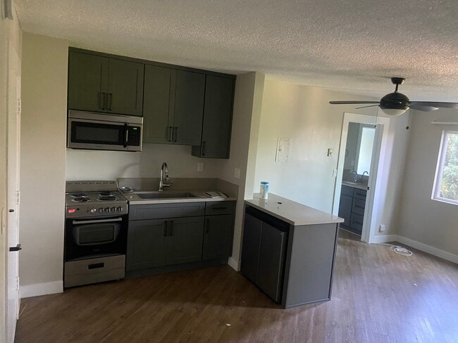 Building Photo - The Claridge Apartments