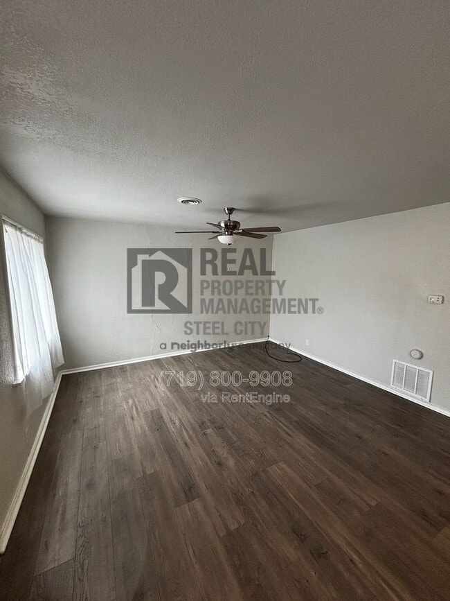 Building Photo - 1428 E Orman Ave