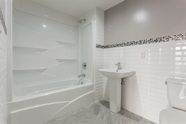 Foto del edificio - 106 Remsen Ave