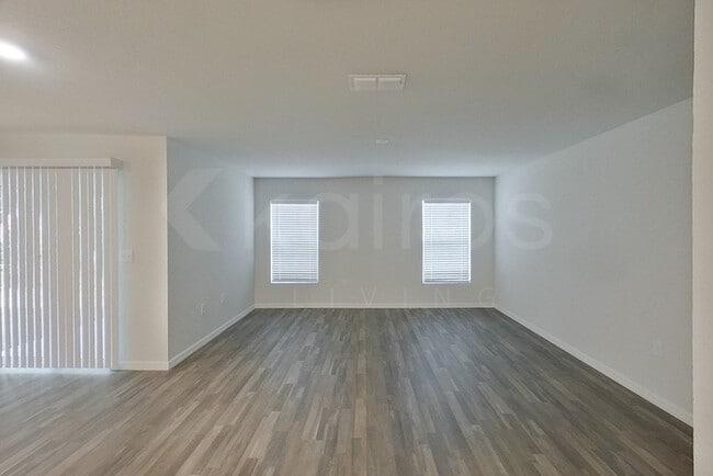 Building Photo - 1190 S San Mateo Dr