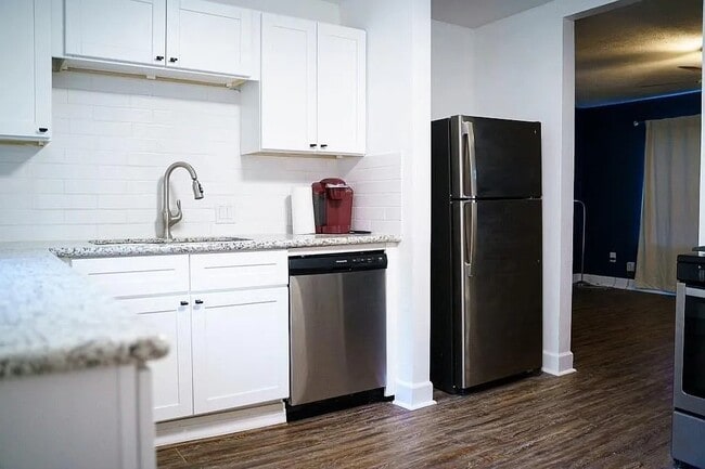 Foto del edificio - 5211 Myrtlewood St