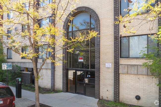 Entry - 1515 W Morse Ave