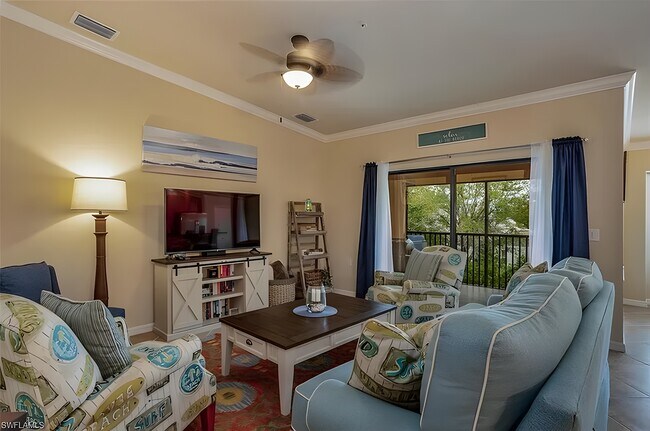 Sala de estar - 13671 Julias Way