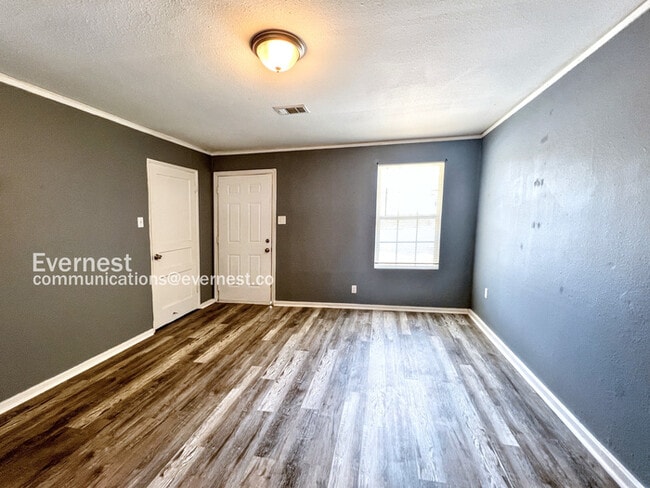Building Photo - 40 Hiland Pl
