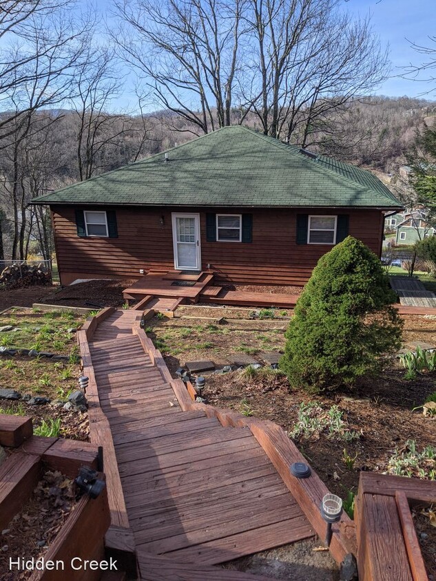 Primary Photo - 4 br, 3 bath House - 282 Charles Street