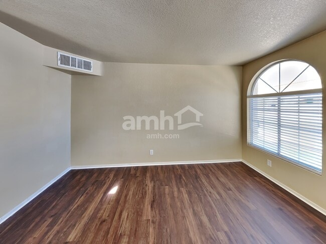 Building Photo - 8005 Sandmark Dr