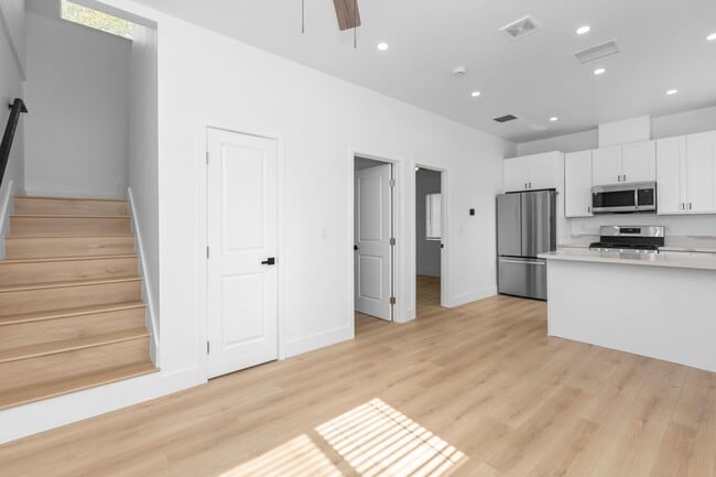 Building Photo - 6704 Saranac St