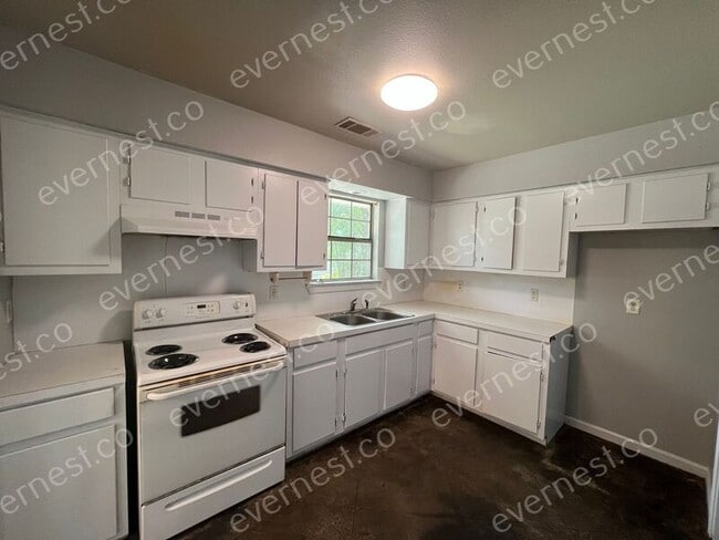 Foto del edificio - 816 W 35th St