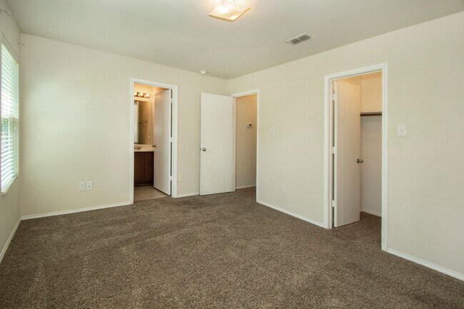 Foto del edificio - House For Lease in Sherman