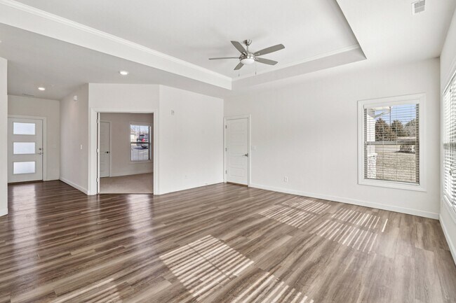 Foto del edificio - 9776 Montclaire Dr