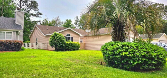Foto del edificio - Spacious 2-Bed, 2-Bath Home with Modern Co...