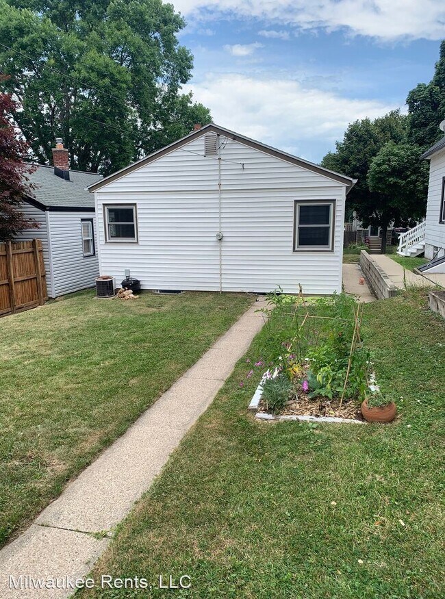 Building Photo - 2 br, 1 bath House - 1821 E. Euclid Ave