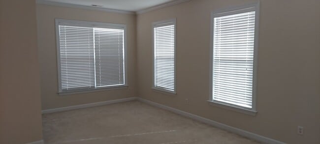 Building Photo - Harbour View