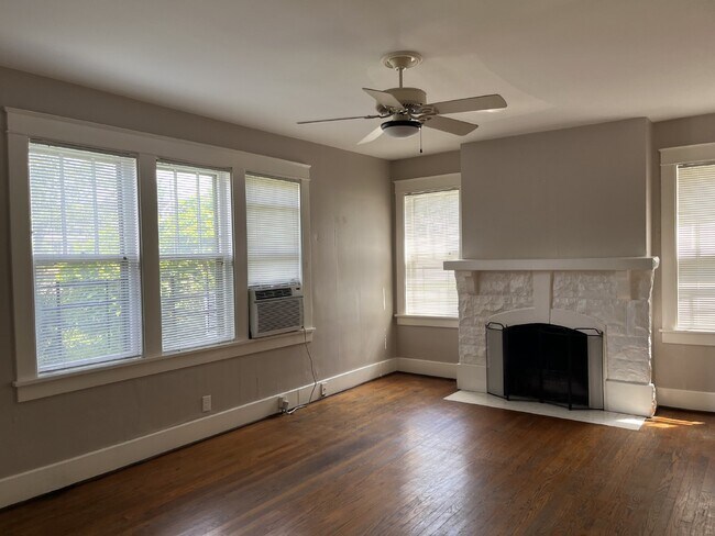 Building Photo - "Charming Studio Apartment in the Heart of...