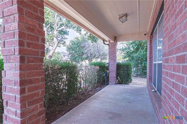 Building Photo - 4606 Golden Gate Dr