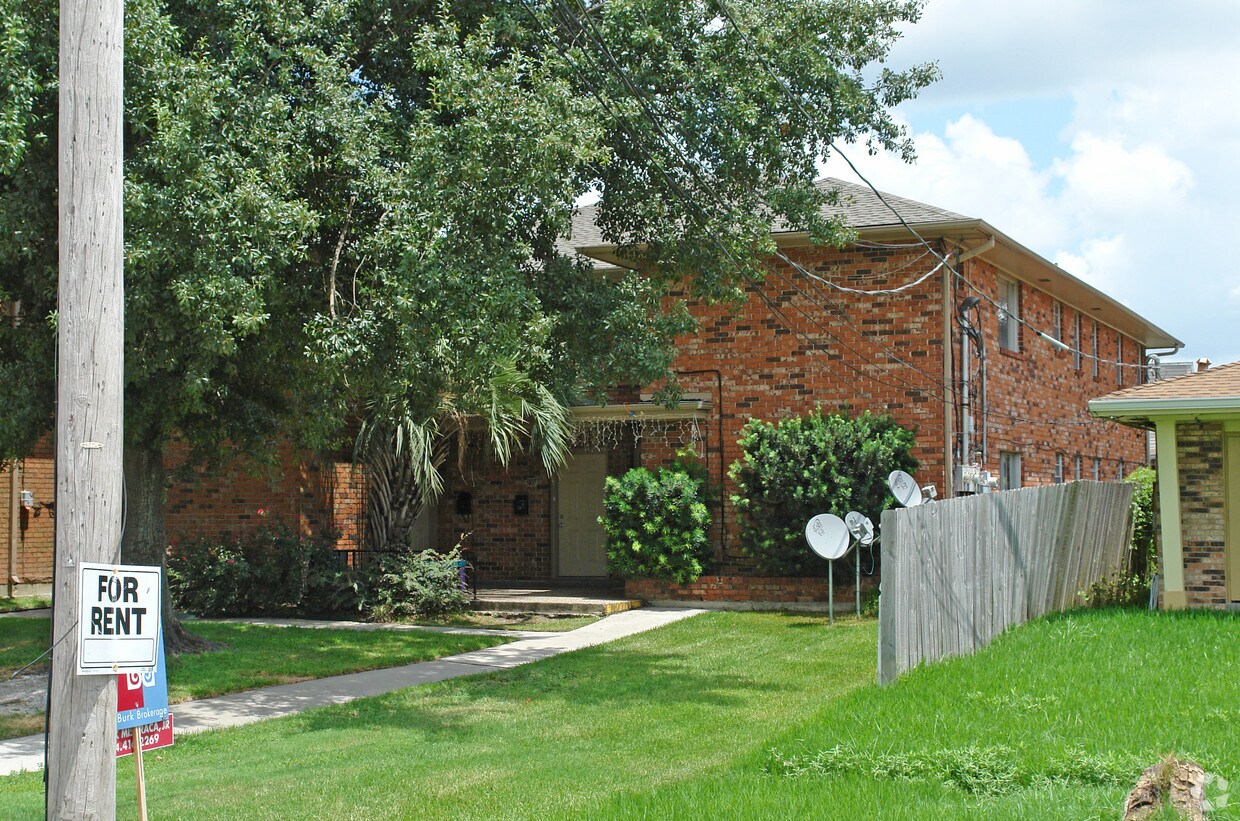 Primary Photo - 3107 Lake Villa Dr
