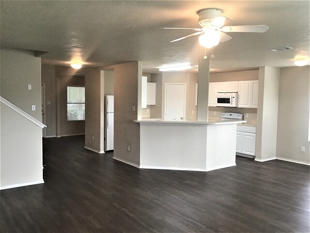 Foto del edificio - 9530 Belleclarie Ln