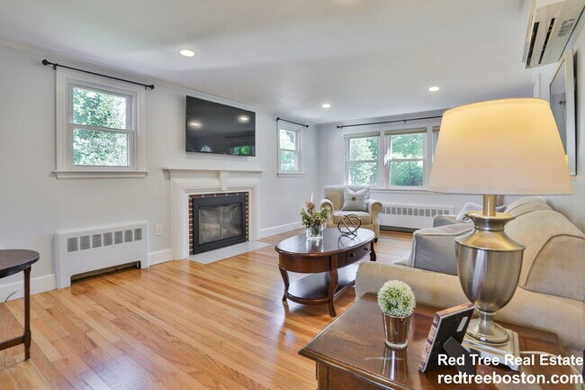 Building Photo - 45 Jennifer St