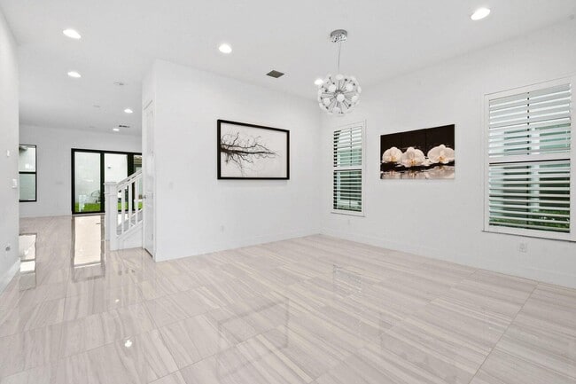 Building Photo - 1221 Faulkner Ter