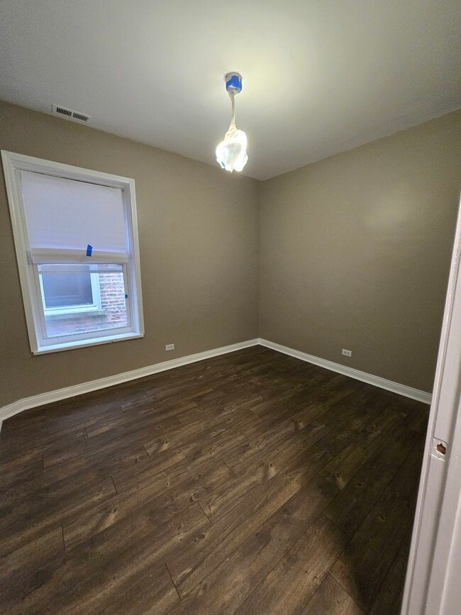 Foto del edificio - 4749 S Prairie Ave